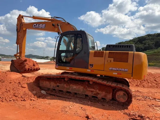 Escavadeira Case CX220B