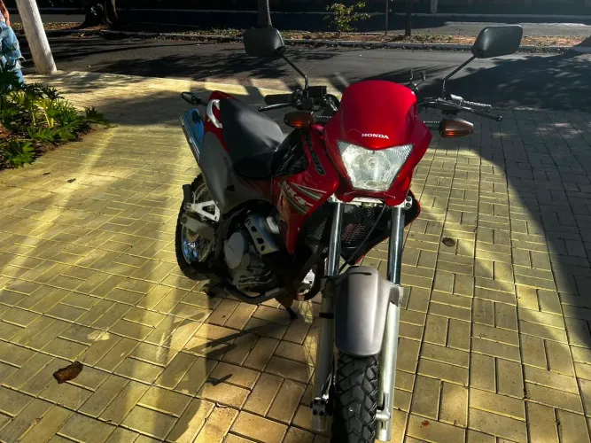 Honda Falcon NX400 sem detalhes