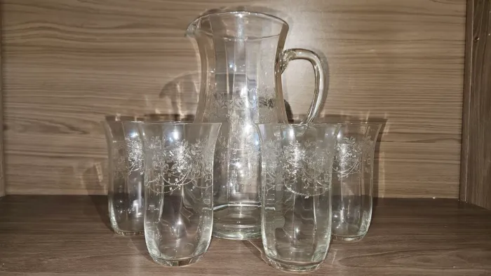 Conjunto vintage de jarra e copos de suco de cristal gravados a mão!
