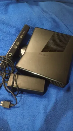 Xbox 360 slim com kinect
