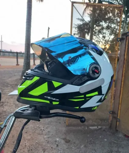 Vendo capacete da ls2 ou troco por um iPhone