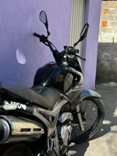 Moto muito boa , estou vendondo pq to querendo compra uma moto menor