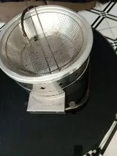 Vendo tacho de frituras semi novo da marca progás..