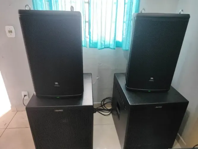 JBL EON 715