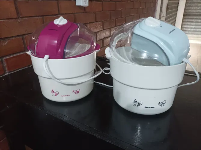 Vendo 2 máquinas de fazer sorvetes