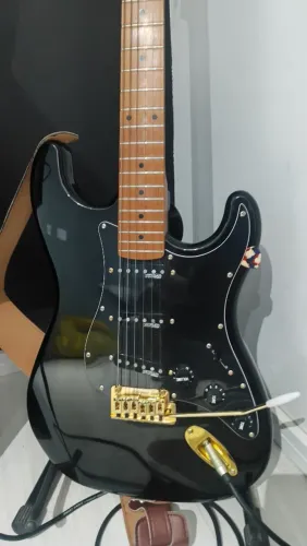 Guitarra Stratocaster Benson + Black Box + Bag Original