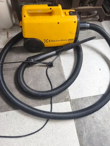 Aspirador Electrolux 1300 compact