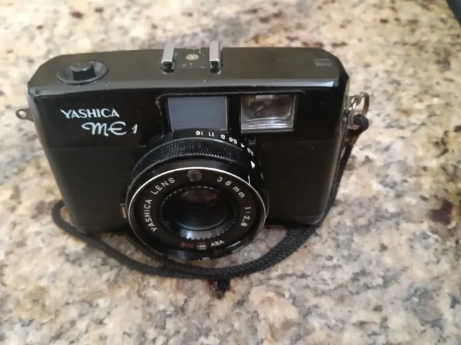 Câmera Fotográfica YASHICA ME1.