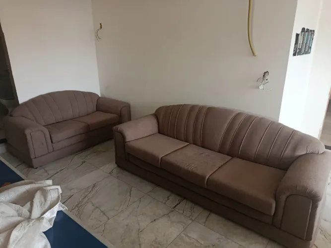 Vendo sofá de 3 e 2 lugares
