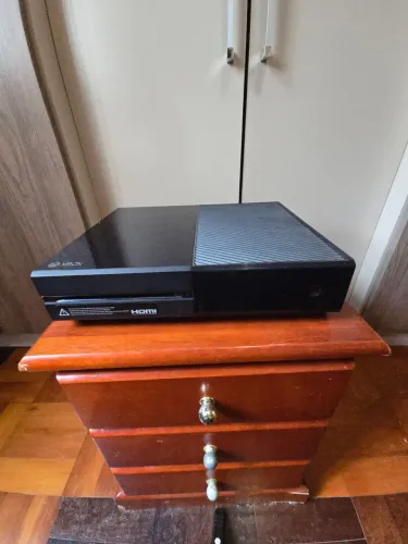 XBOX ONE COM DEFEITO + ACESSÓRIOS