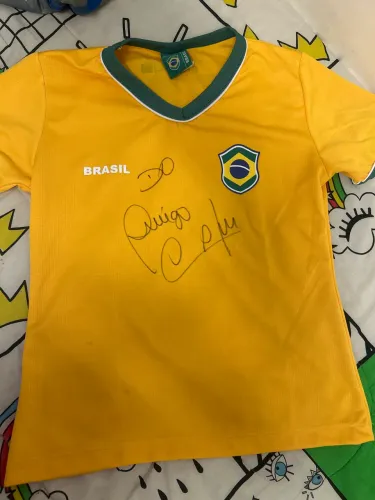 Camisa autografada pelo Cafu
