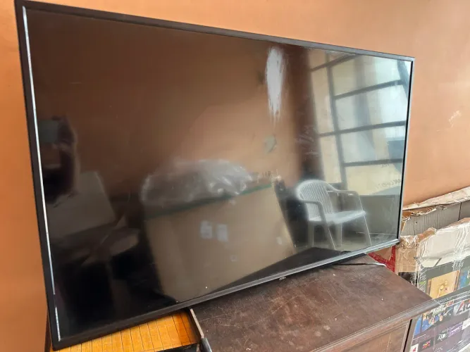 Tv Smart Cobia 50 Polegadas Nova Com Tela Trincada 300,00 