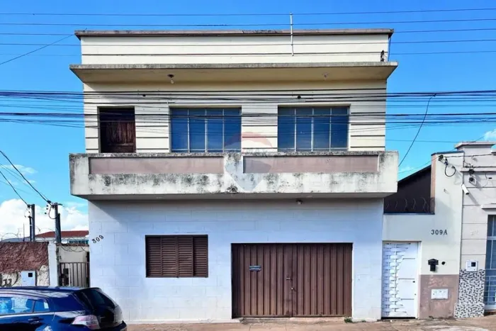 Andar Superior à Venda em Sobrado no Centro de Passos, MG!