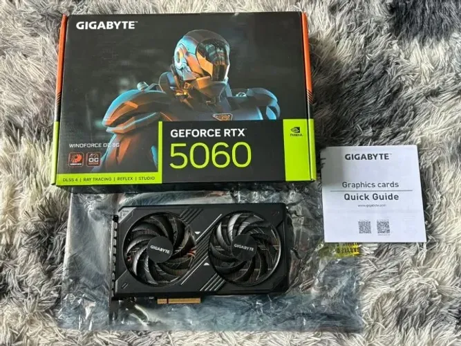 Placa de video RTX 5060 8gb Gigabyte (Aceita placa inferior)