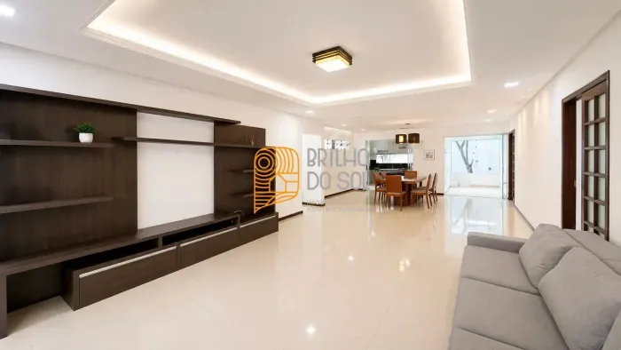 Casa de Alto Padrão em Condomínio Fechado | 3 Quartos | Piscina, Jacuzzi, Sauna e 500 m² d
