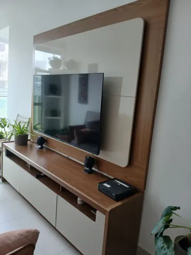 Painel de TV + rack em perfeito. Motivo mudança