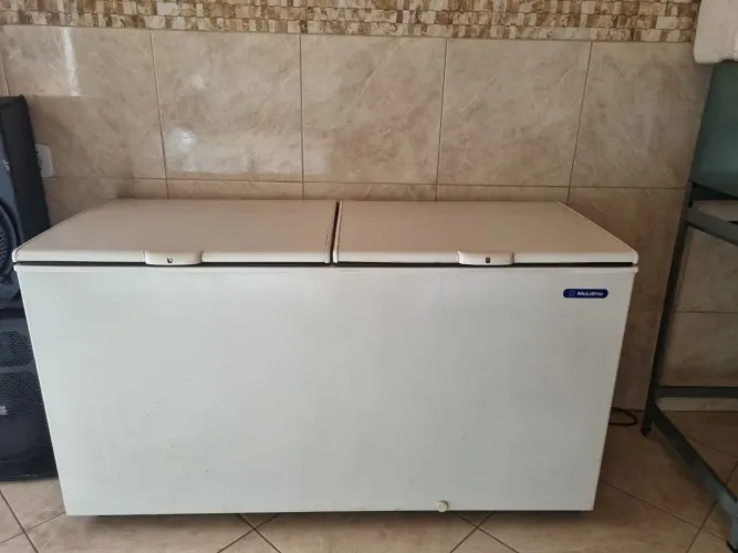 Vendo freezer. 