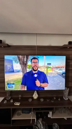 Smart TV 75" 4K Crystal UHD (Semi-nova - Ano 2023) - Motivo Mudança