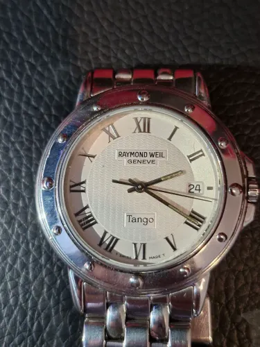 Relógio Raymond Weil coleção tango com vidro de safira