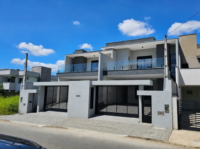 Casa Geminada 3 dormitórios (1 suíte) com piscina na Amizade, Jaraguá do Sul | Aceita fina