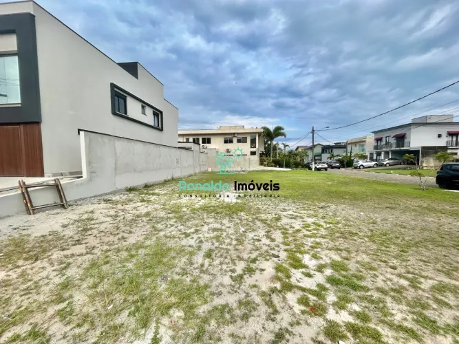 Terreno à venda em Bertioga-SP: 417m² no Condomínio Bougainville. Oportunidade Pronta Para