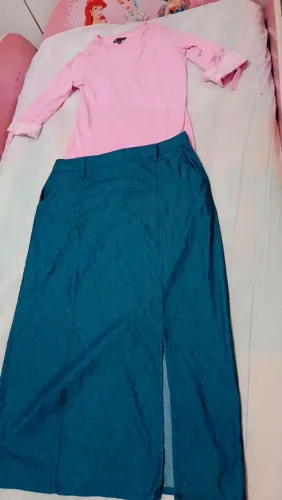 Blusa com manga 3/4 da Tommy Hilfiger + Saia jeans longa da DL urban, tamanho G