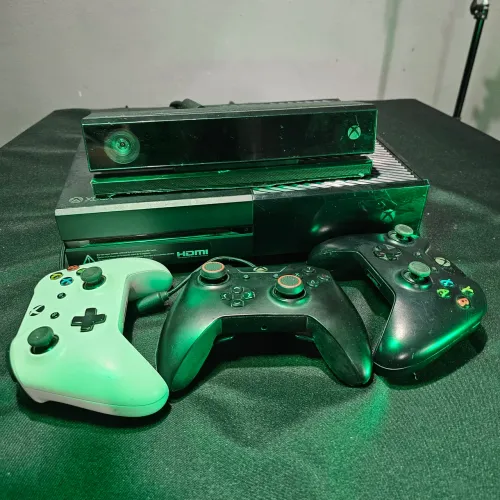Xbox One 1TB + Kinect + Controle Elite + 2 Controles normais