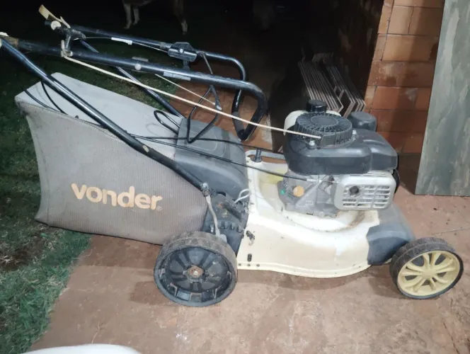 Cortador de grama a gasolina