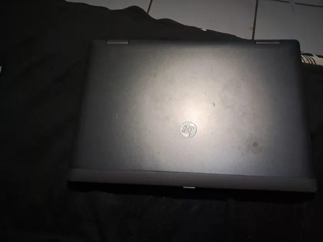 Notebook com entrada de carregador queimada, fora isso pega perfeitamente bem