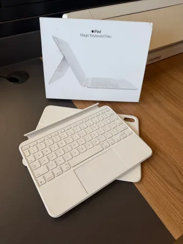 Magic Keyboard Fólio para iPad A16