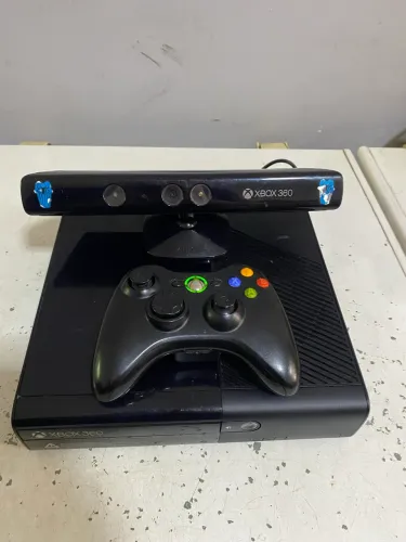 XBOX 360 SLIM + 1 CONTROLE + KINECT (LEIA A DESCRIÇÃO)