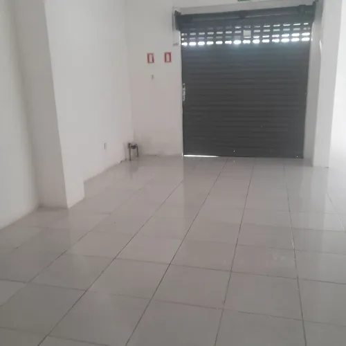 Procuro parceria para dividir loja de brecho na cidade baixa.