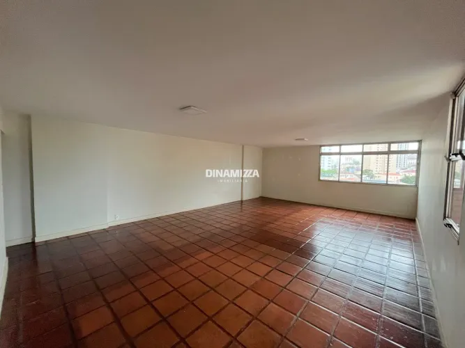 Apartamento com 4 quartos para locação no bairro Centro em Uberaba, MG.