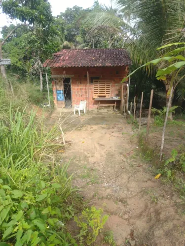 Casa em lugar bem aprazível. Próximo da mata Atlântica e de sítios.Há 1,7km da praia serei