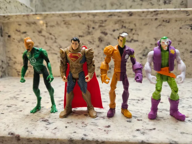 Bonecos DC Mattel Coringa Superman Coringa Duas Caras Laterna Verde
