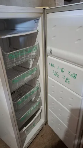 Freezer vertical Consul
