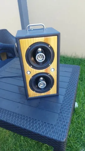 Caixa de som com auto falante JBL