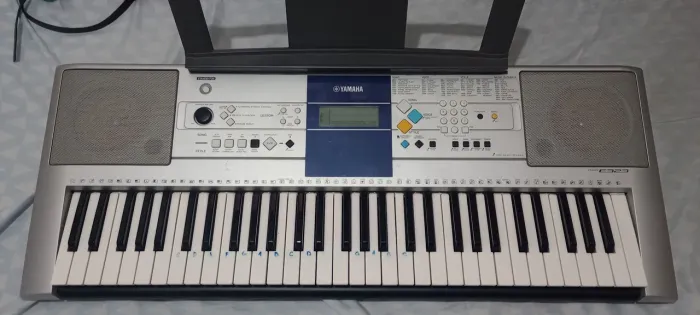 Teclado Yamaha psr e323. Capa fonte suporte de microfone suporte do teclado pedal susten.
