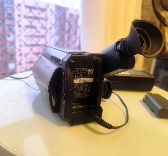 Filmadora vintage Hitachi, modelo X400. (Para colecionadores) Com defeito