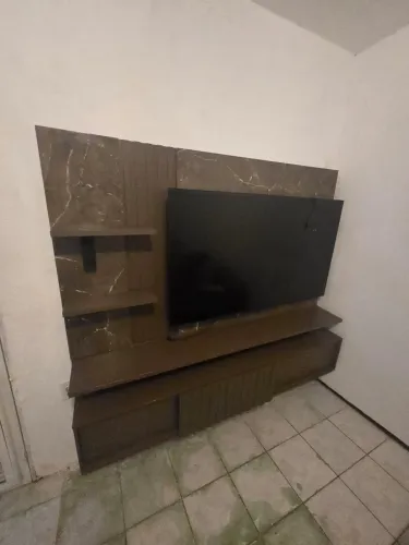 Rack suspenso para tv de até 65 polegada com led