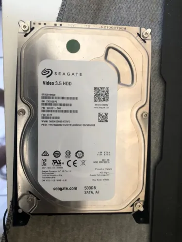 Hd sata com 500gb com suporte pra ssd incluso