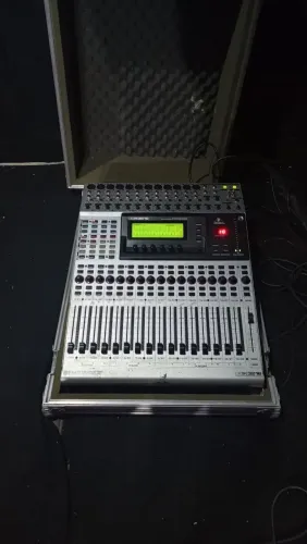 Mesa de som Behringer 