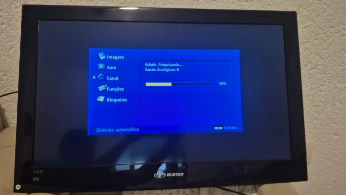 Tv lcd buster com controle não é smart 