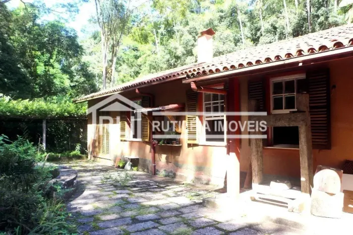 RUTIEIA IMÓVEIS VENDE LINDO SÍTIO EM DUAS BARRAS - RJ (R$ 650.000,00)
