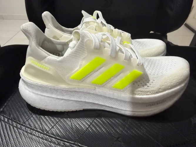 Tênis Adidas Ultraboost 5 - tamanho 36 
