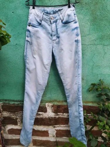 Calça jeans feminina brechó desapego de cintura alta acinturada pouco usada Tam 36