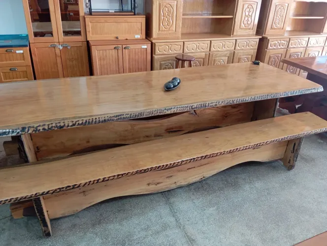 Mesa rústica com banco cerejeira e outra de ajelin