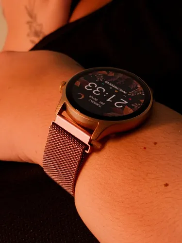 Smartwatch a prova d'água oferta, pega strava 