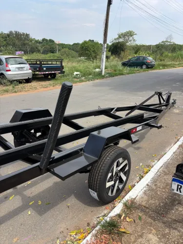 CARRETINHA BERÇO P/CANOA DE 5.5 C/RODAS E PNEUS NOVOS
