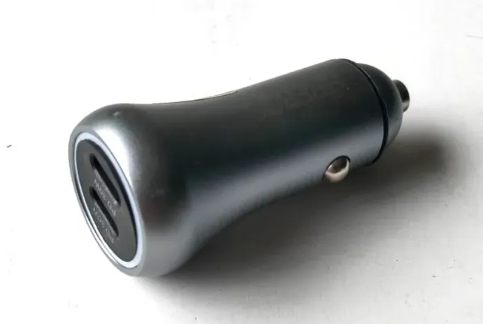 Carregador Veicular Rápido (Duplo USB-C) - Marca Hrebos 60W (Para 5V 9V 12 V) - Usado